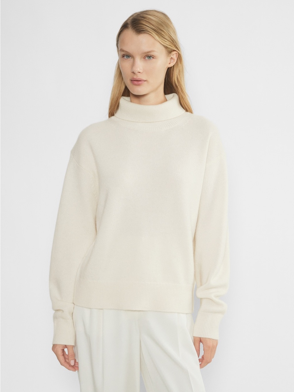 Aritzia Cashmere Relaxed Turtleneck Sweater Whisper White Size XS